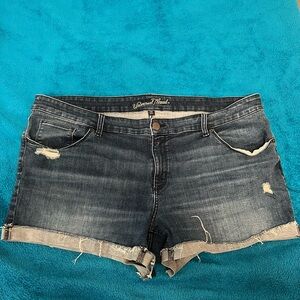 Universal Thread Women's dark denim Shorts size 20